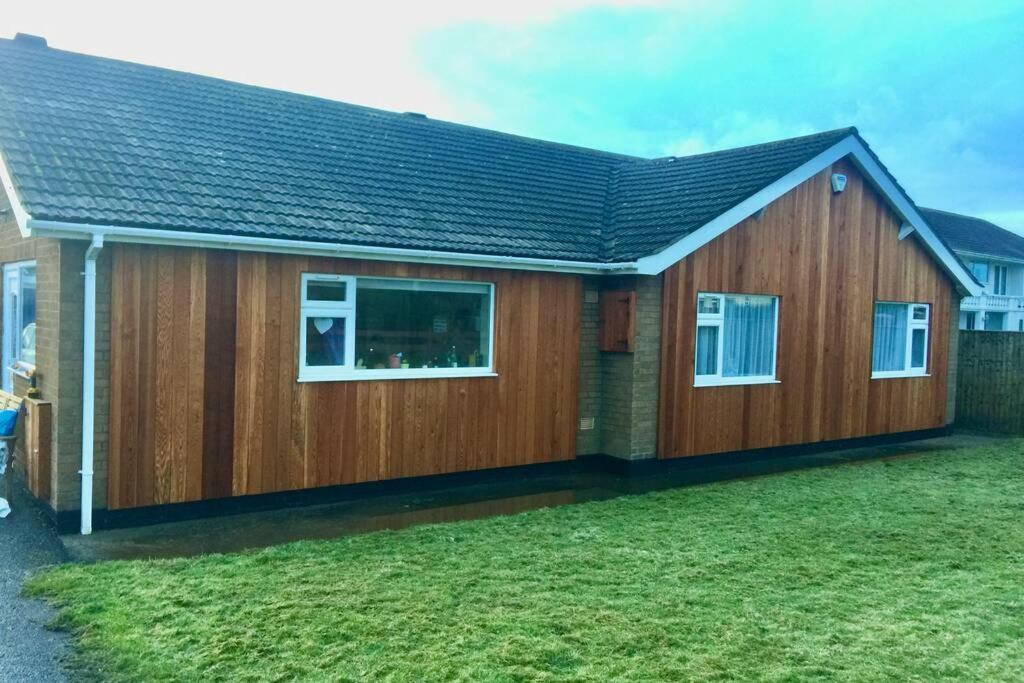 Shore Lodge. 4 Bed Bungalow Only Mtrs From The Beach. Sleeps 8 Sutton-on-Sea Exterior foto