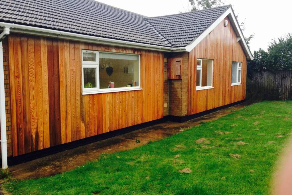 Shore Lodge. 4 Bed Bungalow Only Mtrs From The Beach. Sleeps 8 Sutton-on-Sea Exterior foto