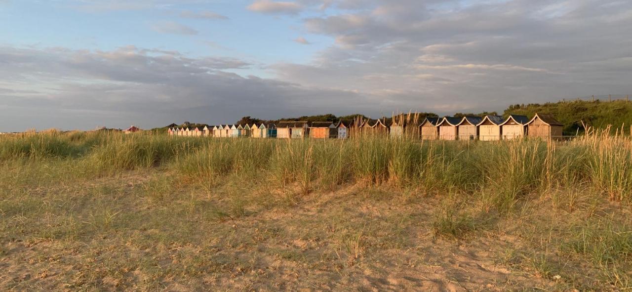 Shore Lodge. 4 Bed Bungalow Only Mtrs From The Beach. Sleeps 8 Sutton-on-Sea Exterior foto