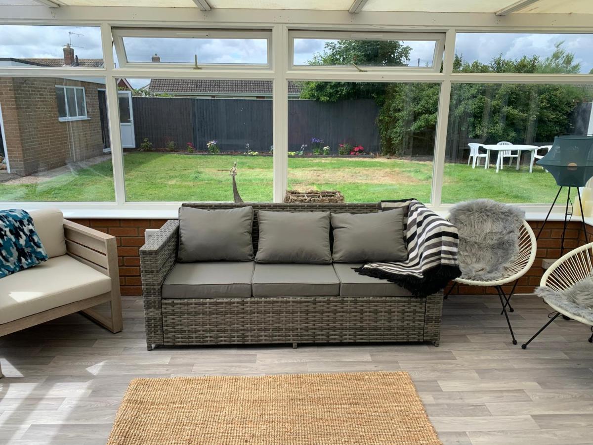 Shore Lodge. 4 Bed Bungalow Only Mtrs From The Beach. Sleeps 8 Sutton-on-Sea Exterior foto