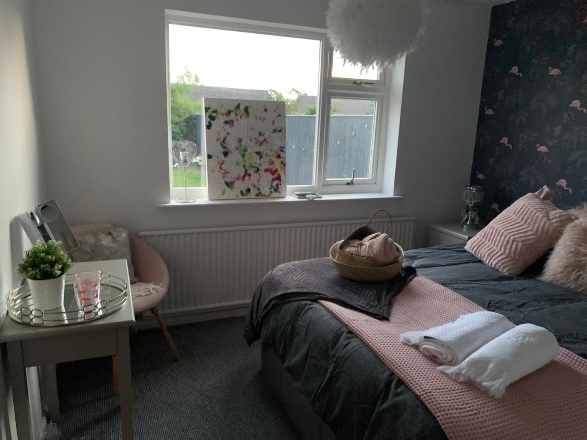 Shore Lodge. 4 Bed Bungalow Only Mtrs From The Beach. Sleeps 8 Sutton-on-Sea Exterior foto